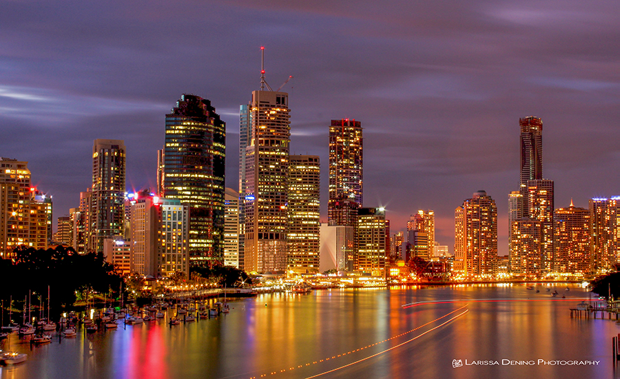 Brisbane City at night from Kangaroo Point cliffs. F16 at 120 seconds